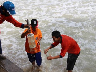 Как проводится проверка качества морской воды на пляжах Феодосии?