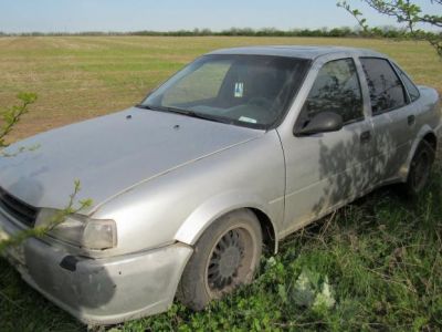 В Крыму пропал автомобиль, его отбуксировали в лесополосу и обчистили
