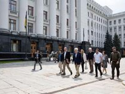 Американские сенаторы  прогулялись по Киеву с президентом Зеленским