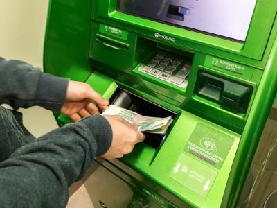 В Ялте уборщица банка украла из банкомата 70 тысяч рублей