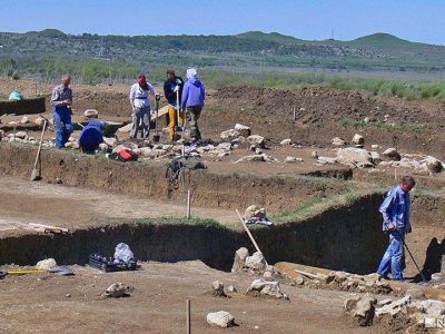 В Крыму археологи обнаружили оригинальный топор эпохи поздней бронзы 