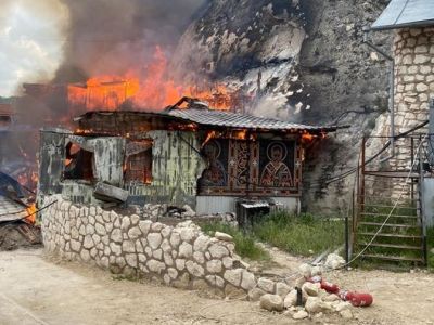 В Бахчисарайском районе Крыма горел Свято-Успенский монастырь