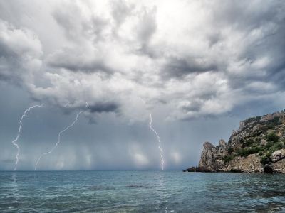 На ближайшие два дня в Крыму объявлено штормовое предупреждение