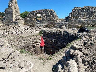 В Севастополе археологи раскопали неизвестную ученым древнюю оборонительную стену