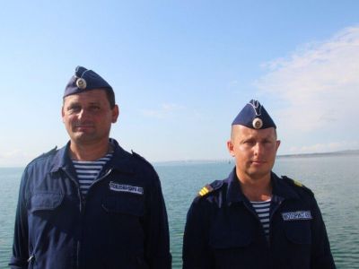 В Крыму спасли унесенных в море на плоту и фанерной лодке