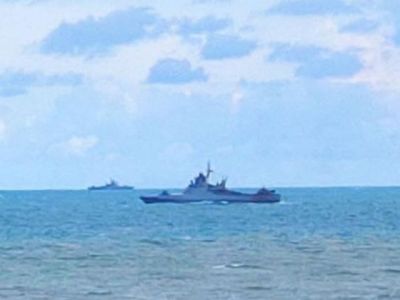 5 боевых кораблей ВМФ замечены к западу от Крыма, они движутся в сторону Украины
