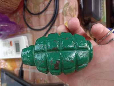 Женщина в Крыму 10 лет использовала гранату как подставку для ножниц