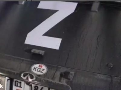 Россиянин попросил дочь сорвать наклейку с буквой Z и был осужден