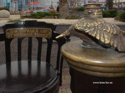 В Симферополе неизвестные вандалы сломали памятник Чижику-пыжику