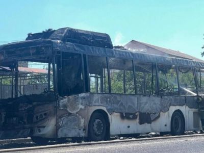 В Симферополе сегодня на ходу загорелся автобус