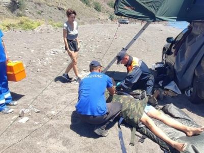 Турист получил травму позвоночника на диком пляже в Судаке