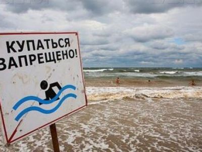 На пляжах Сочи и Анапы продлили запрет на купание: грязно