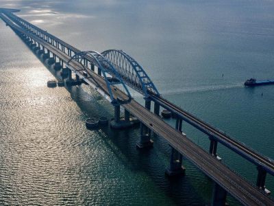 МЧС Крыма опровергает сообщения о возможном перекрытии движения по Крымскому мосту
