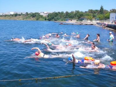 В Керчи прошел чемпионат по плаванию в море  в категории «Мастерс»