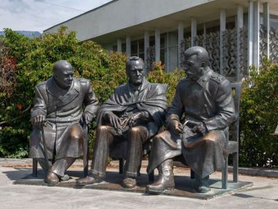 Началось: в Крыму  открыли выставку про отдых Сталина в Ливадии