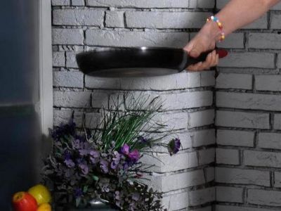 Жительница Крыма избила мужа сковородкой за поддержку "спецоперации"