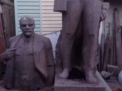 В Крыму продают трехметровый памятник Ленину