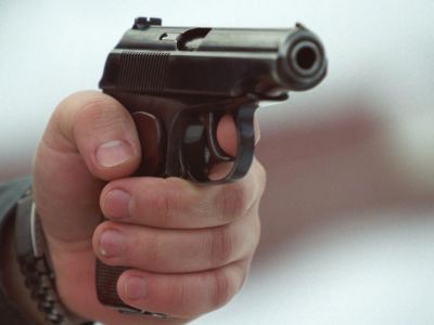 В Севастополе шесть человек пострадали от уголовника с ножом и пистолетом