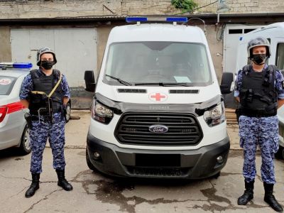 Мужчину, угрожавшего пистолетом бригаде скорой помощи, задержали в Керчи