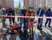 В Москве 12 рабочих провалились в канализационный колодец