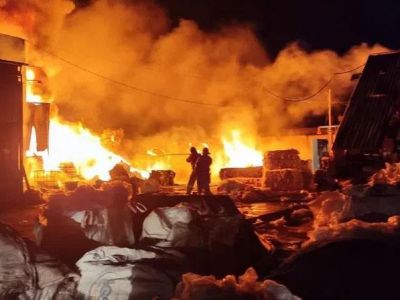 Огромный пожар тушат в торговом центре в Ростове-на-Дону