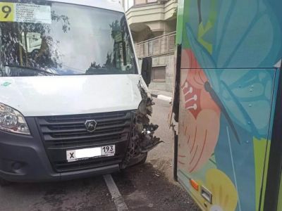 Четыре человека пострадали в ДТП с маршруткой и троллейбусом в Ялте