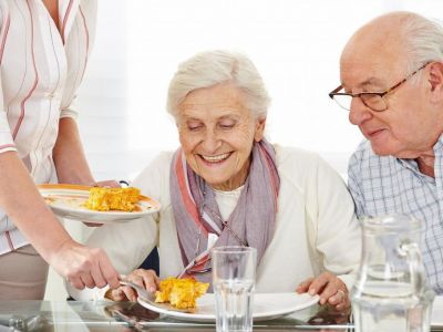 Какова правильная регулярность питания для пожилых людей?