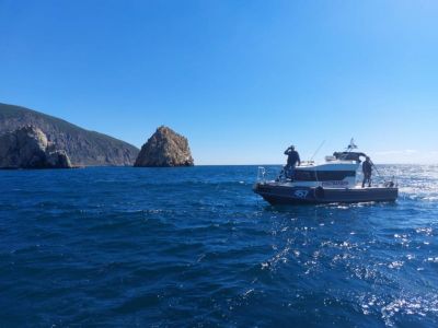 В Крыму спасли рыбаков, которых унесло в открытое море