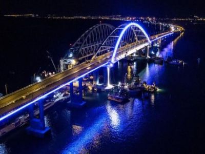 Туристам предлагают встретить Новый год на Крымском мосту