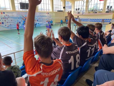 Феодосийские волейболисты выигрывают