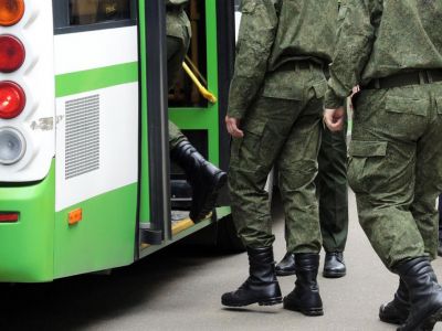 В Крыму призвали отправить на военную подготовку не служивших в армии мужчин