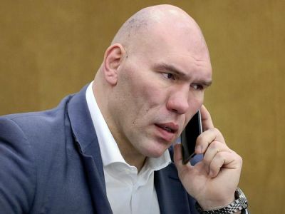 Боксер и депутат Госдумы Валуев сообщил, что получил повестку в военкомат