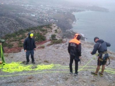 В Крыму на горе Сокол застряли двое туристов