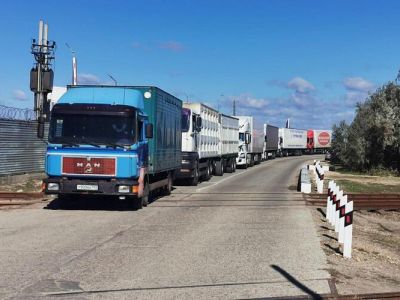 На Кубани в очереди на поездку в Крым более 1000 грузовиков