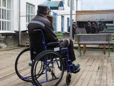 В Крыму нетрезвый инвалид-колясочник повалил охранника санатория