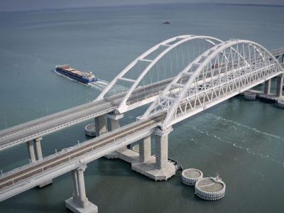 Из-за ремонтных работ сегодня снова остановлено движение транспорта по Крымскому мосту