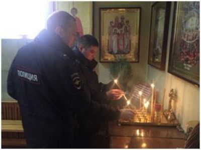 В День памяти жертв ДТП полицейские Феодосии зажгли свечи в церкви