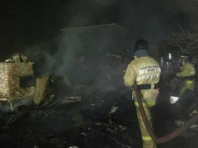 Вчера вечером в Крыму на пожаре на дачном участке сгорел дом, хозяин погиб