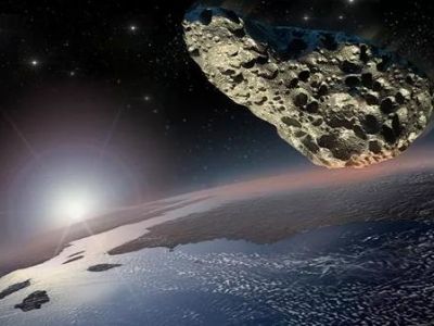 К Земле летит крупный астероид