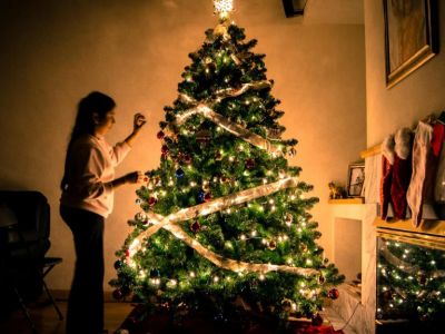 Как безопасно установить новогоднюю елку
