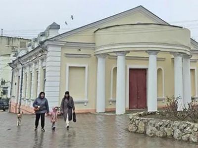 Вместо кинотеатра «Украина» теперь театр «Парадокс» 