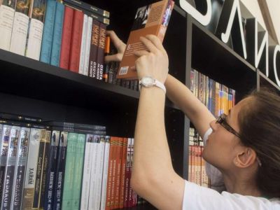В библиотеках Крыма изымают книги с пропагандой ЛГБТ