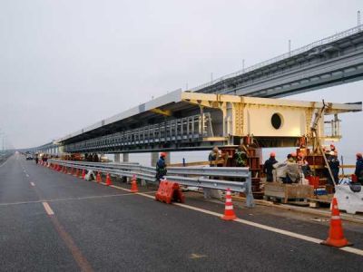 Движение транспорта по Крымскому мосту восстановлено после остановки на ремонт