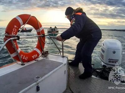 В Керченском проливе  спасли дрейфовавших на неисправном катере рыбаков 