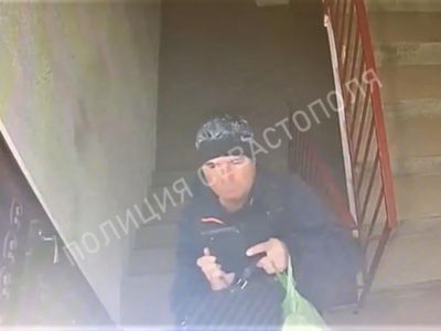 В Севастополе расклейщик объявлений украл, но не нашел 600 долларов