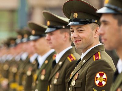 Две трети россиян назвали профессию военного престижной