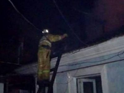 В Крыму из горящего дома спасли мужчину