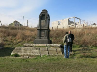 У армянского храма в Феодосии опять поджигают могилы