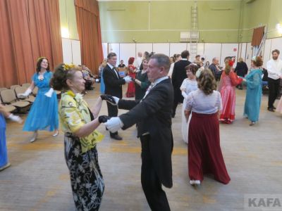 Феодосия закружилась в исторических бальных танцах (видео)