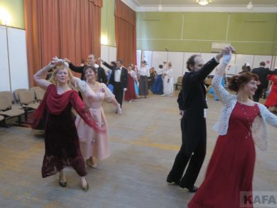 Феодосия закружилась в исторических бальных танцах (видео)